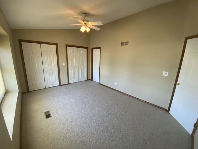 Building Photo - 3 Bedroom Duplex