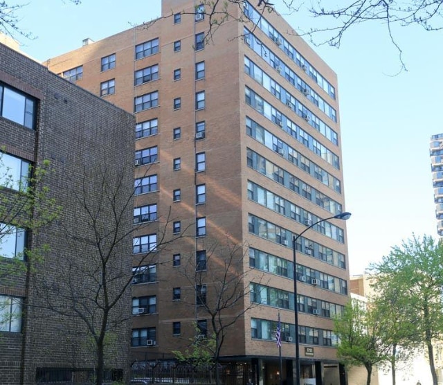Building Photo - 6118 N Sheridan Rd