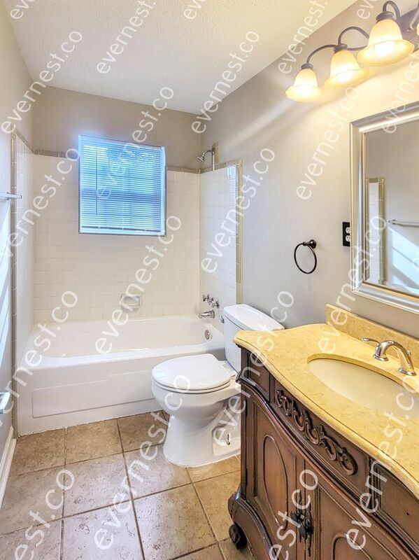 Building Photo - 2505 Hillcrest Cir