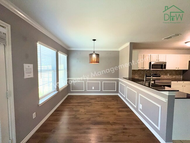 Foto del edificio - Charming 3BR/2.5BA Corner Home in Euless – Pool, Fireplace & Garage!
