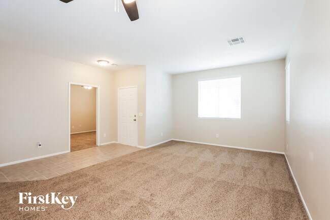Foto del edificio - 6129 Glamorous Ct