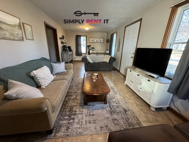 Foto del edificio - 4 Bedroom On Campus with Free Parking Aug ...