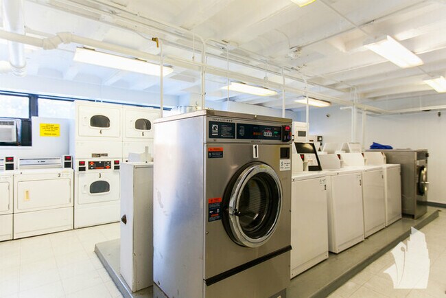 Foto del edificio - 6030 N Sheridan Rd