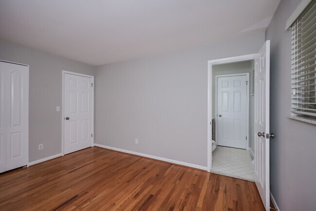 Building Photo - Beautifully 3 Bedroom in Cincinnati!