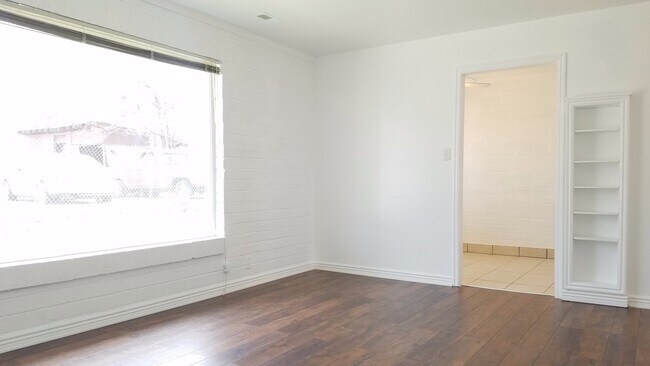 Building Photo - 370 E 200 N