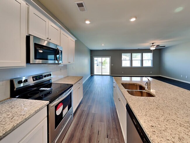 Foto del edificio - 198 Webster Cir