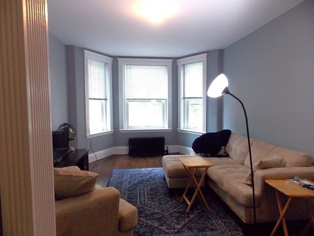 Primary Photo - 63 Longwood Ave