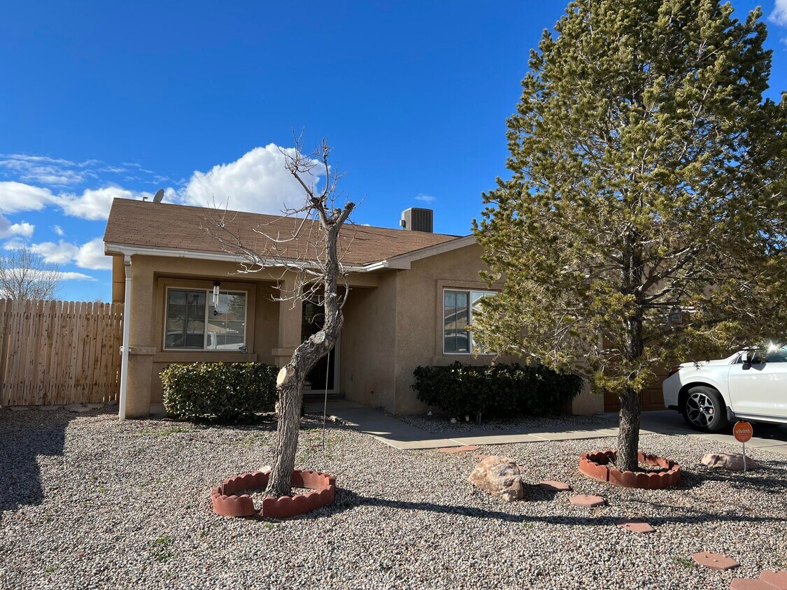 1323 Quiet Desert Dr SW, Albuquerque, NM 87121 House Rental in Albuquerque, NM