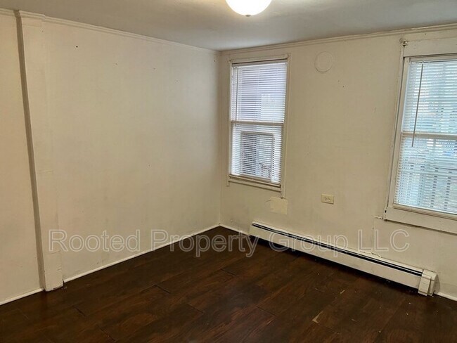 Building Photo - 551 5th Ave