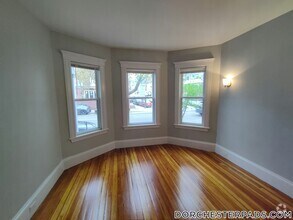 Building Photo - 159 Boston St