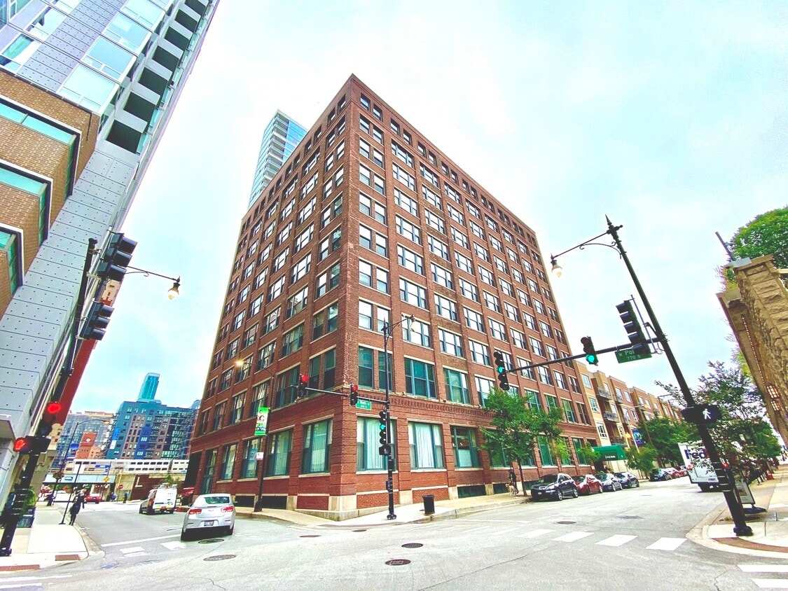 Primary Photo - 801 S Wells St