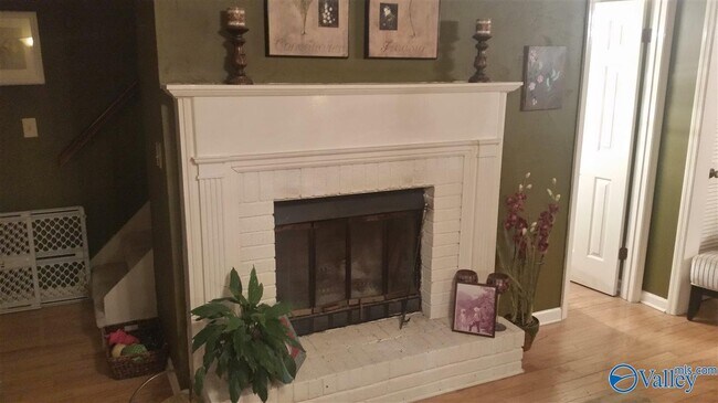Foto del edificio - 1716 Ward Ave NE