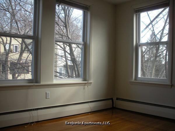 Foto del edificio - 1595 Beacon St