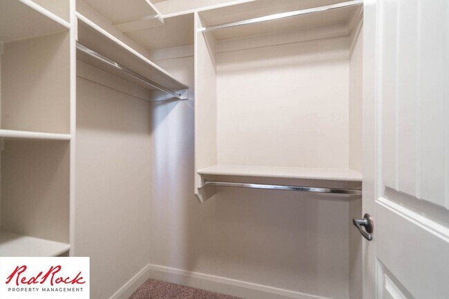 Foto del edificio - 3 Bedroom Townhome In Southgate Community