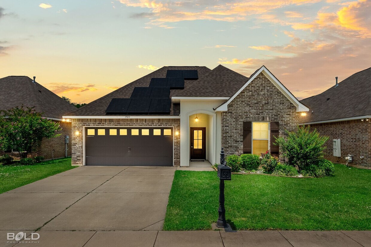 Primary Photo - Gorgeous Home For Rent!!