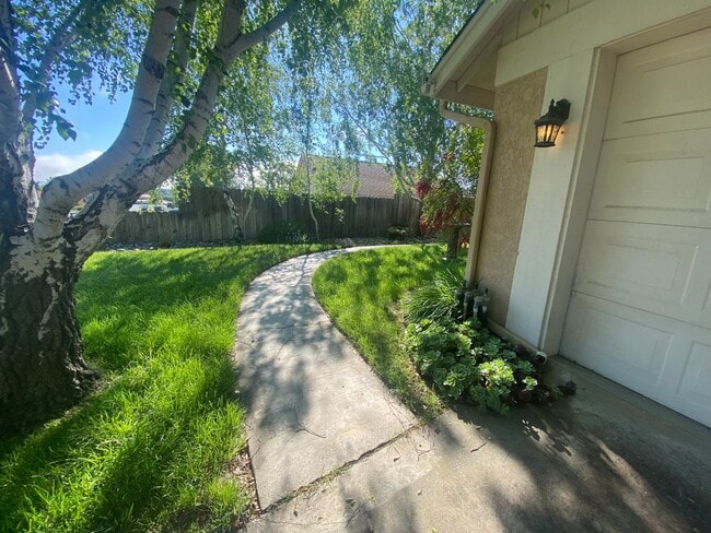 Building Photo - 1275 Peterson Ranch Rd