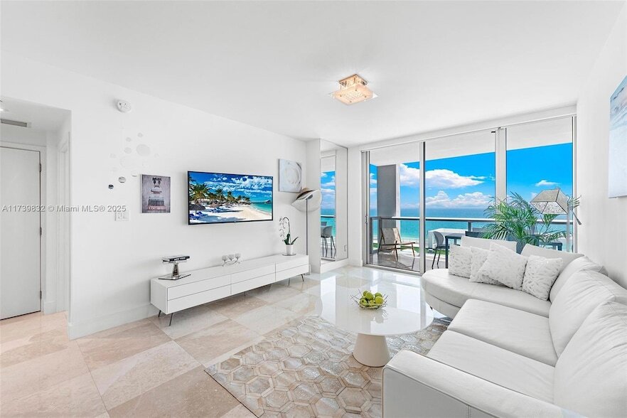 Foto principal - 6799 Collins Ave