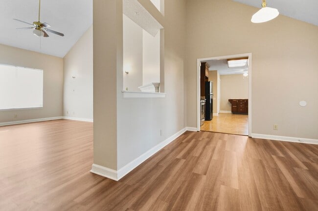 Building Photo - Pet Friendly Three Bedroom!