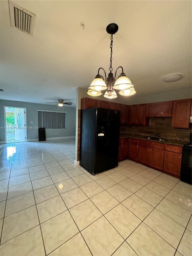Foto del edificio - 2731 SW 7th St