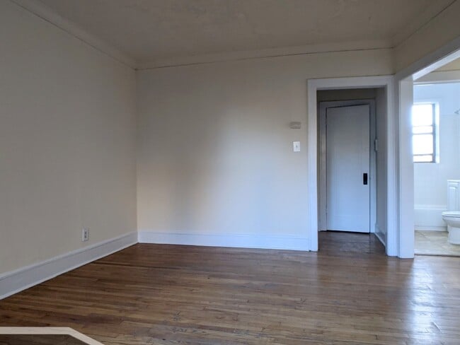 Building Photo - 2334 N Spaulding Ave