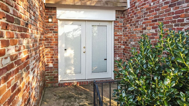 Building Photo - 1338 34th St S