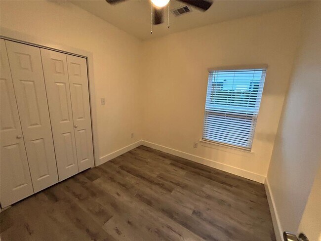 Foto del edificio - 6827 Mcwilliams Dr