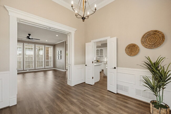 Building Photo - Perfect blend of comfort, style, and convenience.