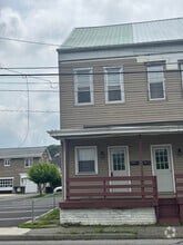 Building Photo - 572 Main St