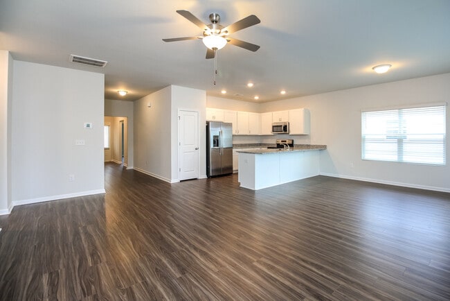 Building Photo - 176 Dorian Lp