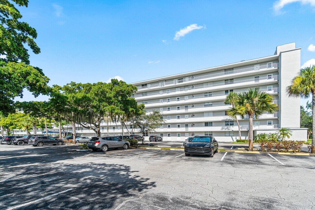 Foto principal - 5961 NW 2nd Ave