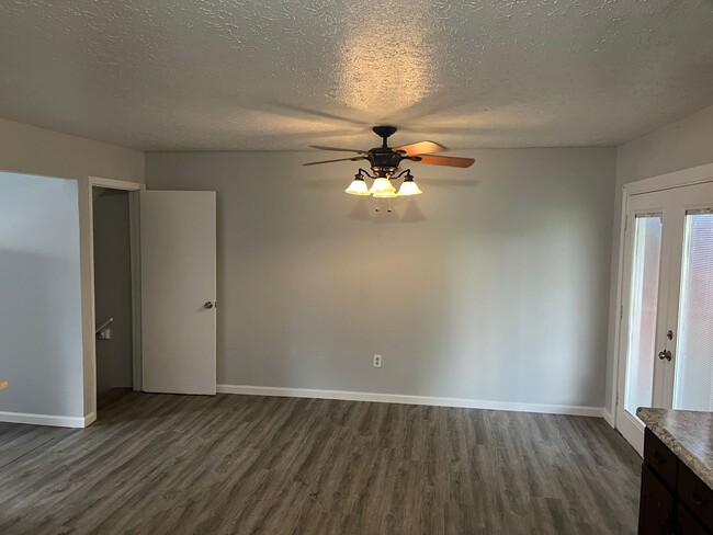 Foto del edificio - Cozy 3 Bedroom 2 Bathroom Townhouse