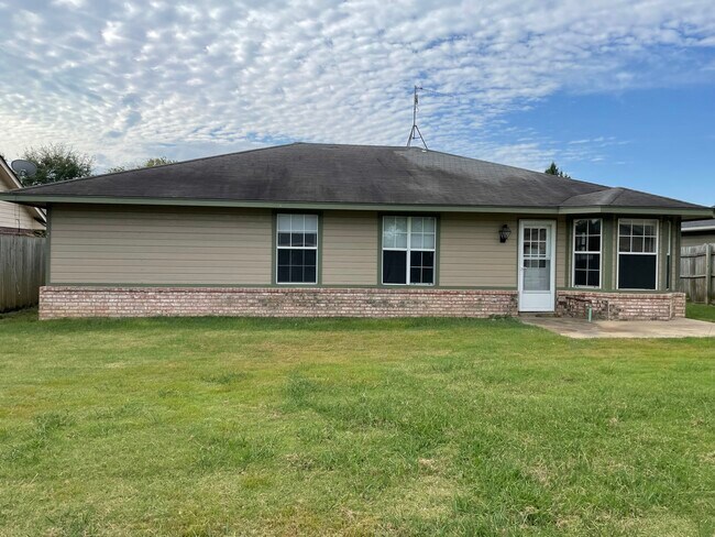 Foto del edificio - 9457 Magnolia Wood Dr