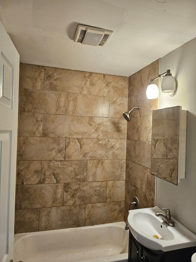 Foto del edificio - 513 N Valerie Ln