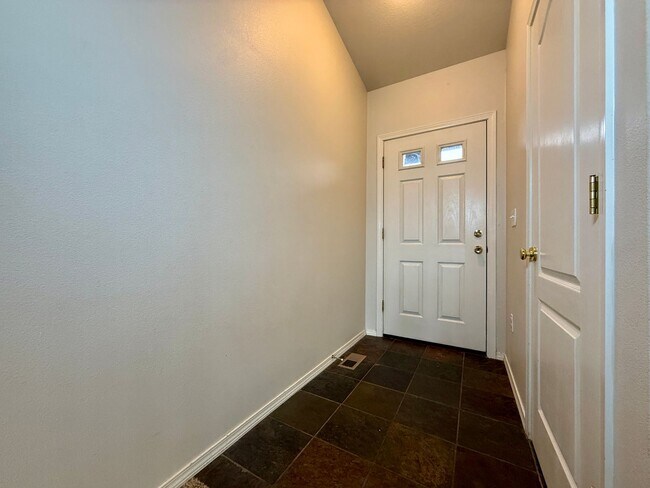 Foto del edificio - CHECK OUT THIS SPACIOUS, LOVELY REDMOND HOME! GREAT LAYOUT!