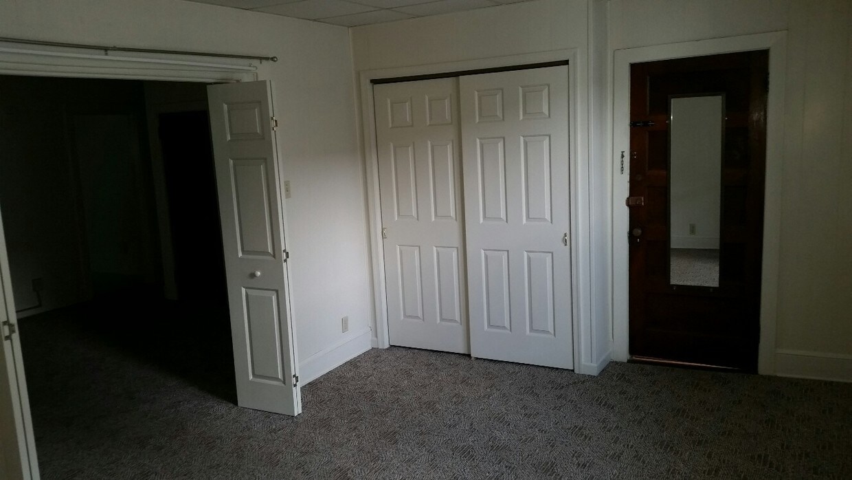 Front Room - 17 E Burd St