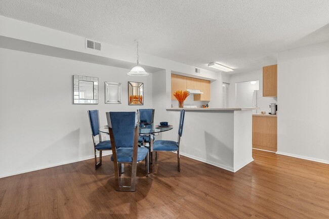 Building Photo - Bella Vista Apartments