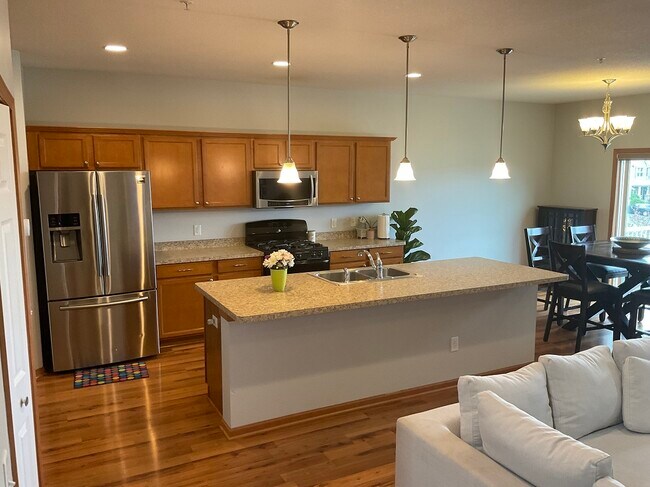 Building Photo - 9513 Roosevelt Dr