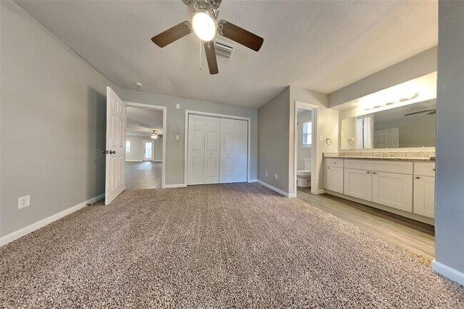 Foto del edificio - 3007 Birch Creek Dr
