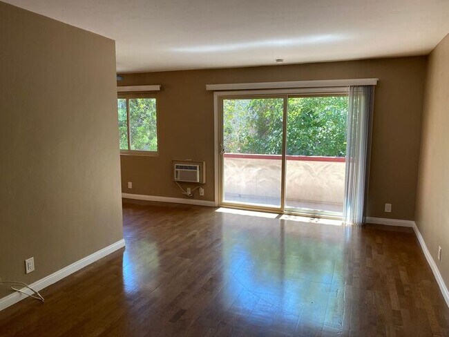 Building Photo - 1 Bedroom Condo for rent on Lake Murray Blvd!