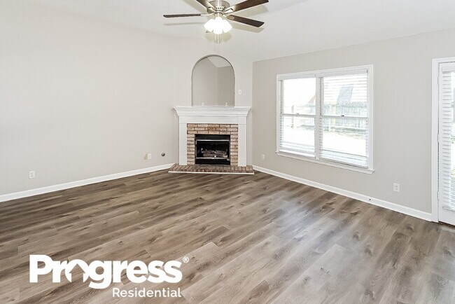 Foto del edificio - 1960 Chimneyrock Blvd E