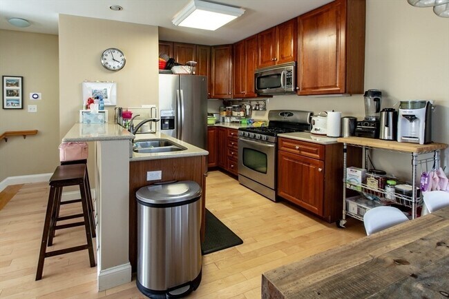 Foto del edificio - 316 Rindge Ave