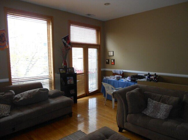 Foto del edificio - 1537 N Fairfield Ave