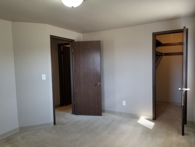 Building Photo - 509 Spinnaker Ln