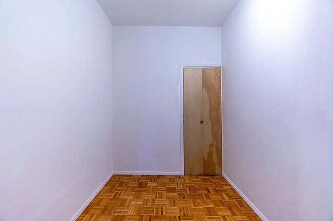 Foto del edificio - 230 E 83rd St