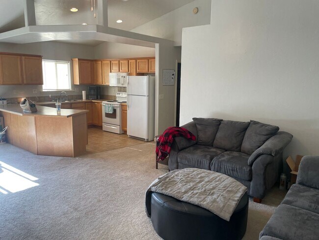 Foto del edificio - Cute Split Bedroom Floor Plan Tucked Away for Added Privacy!