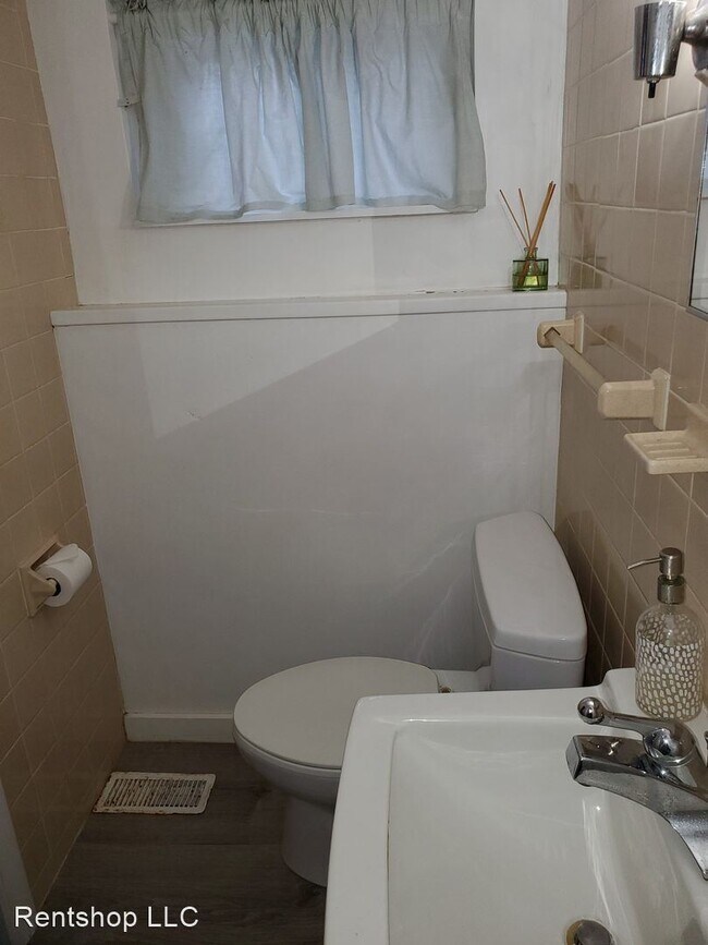 Studio, 1 bath House 8 Franklin St. 20 House for Rent in