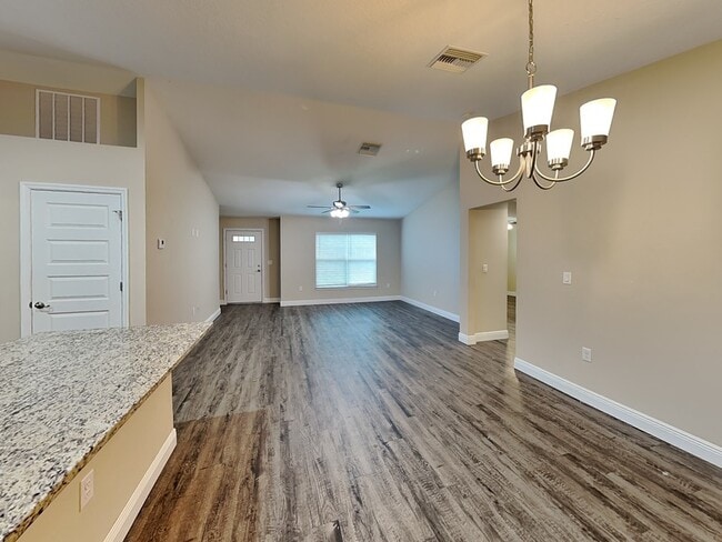 Building Photo - 904 W Rum Pl