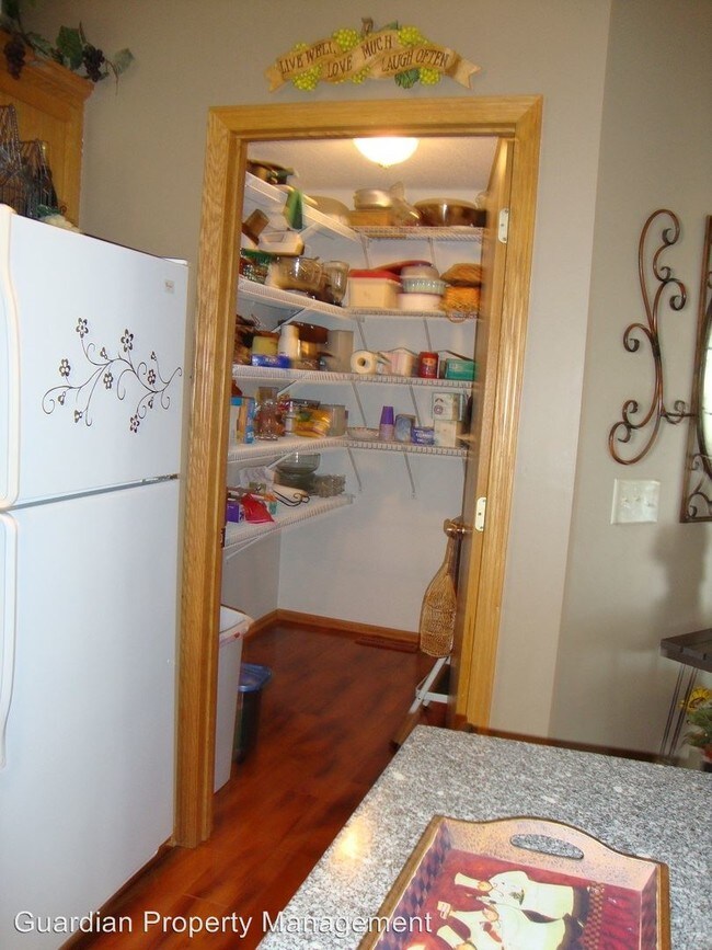 Building Photo - 3 br, 3 bath House - 1709 Lakeridge Way