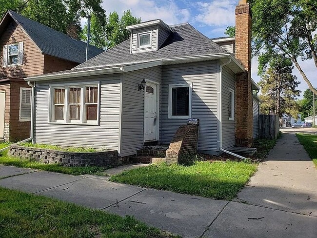 Building Photo - 423 N 8th St