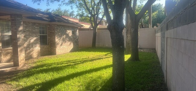 Building Photo - 438 St Croix Dr